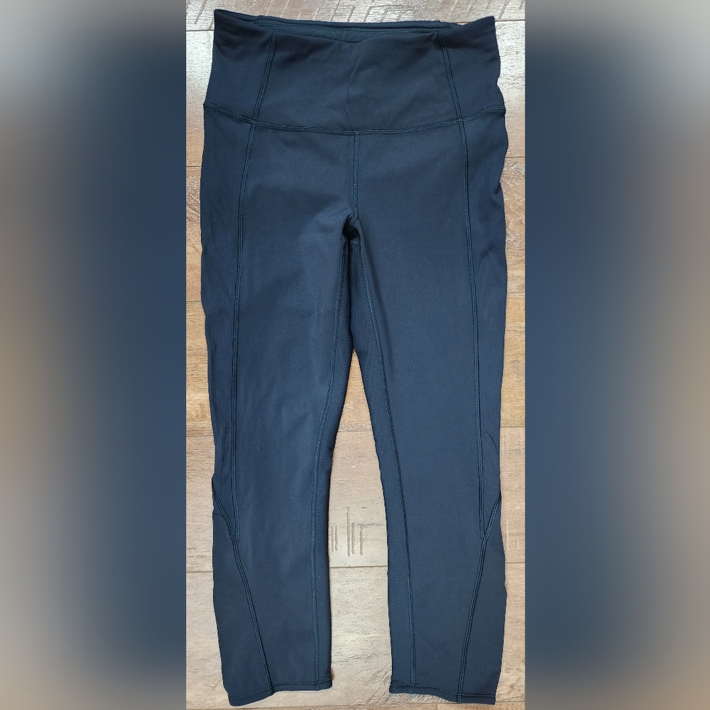 Lululemon On Your Mark Crop 23", Size 8